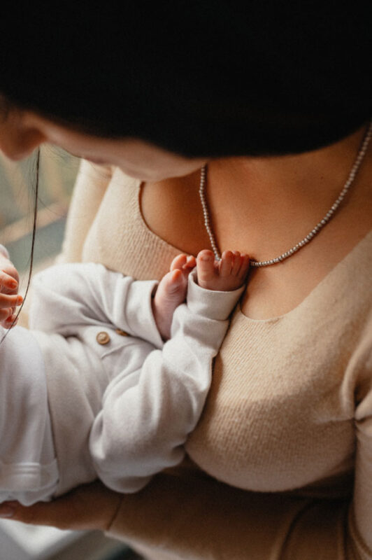 malé nožičky miminka