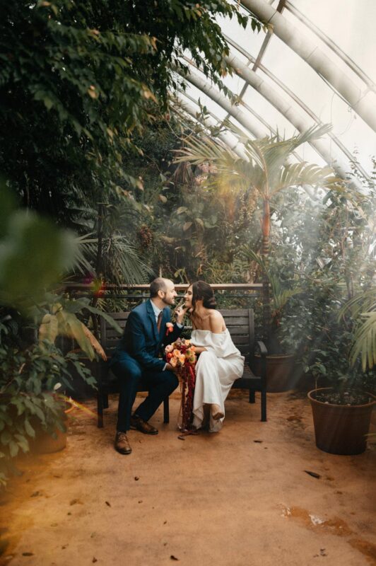 svatební fotky ve skleníku