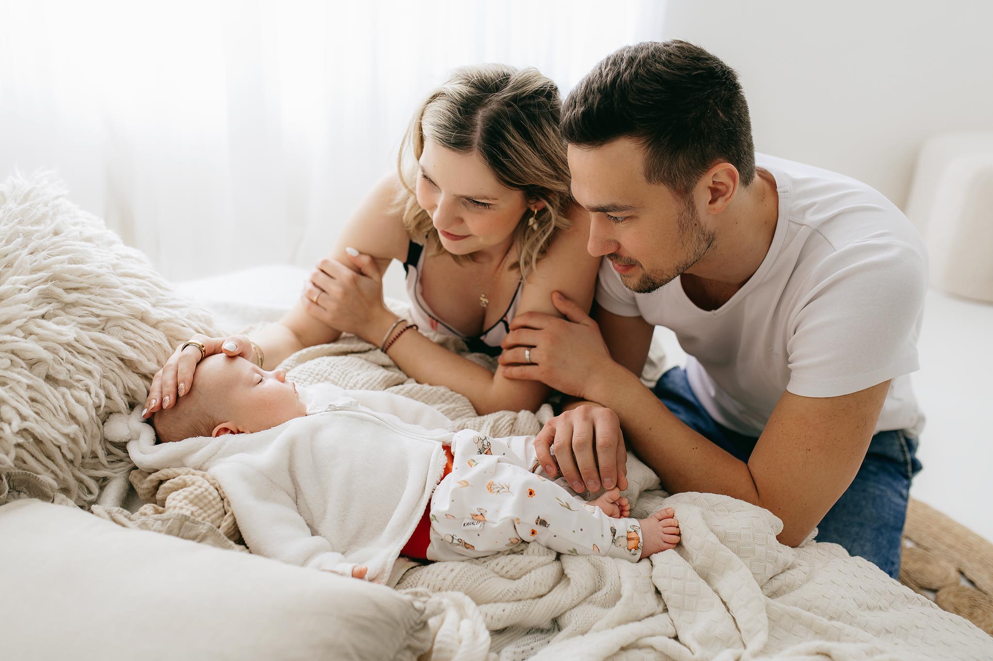 focení miminka s rodiči v ateliéru, Praha