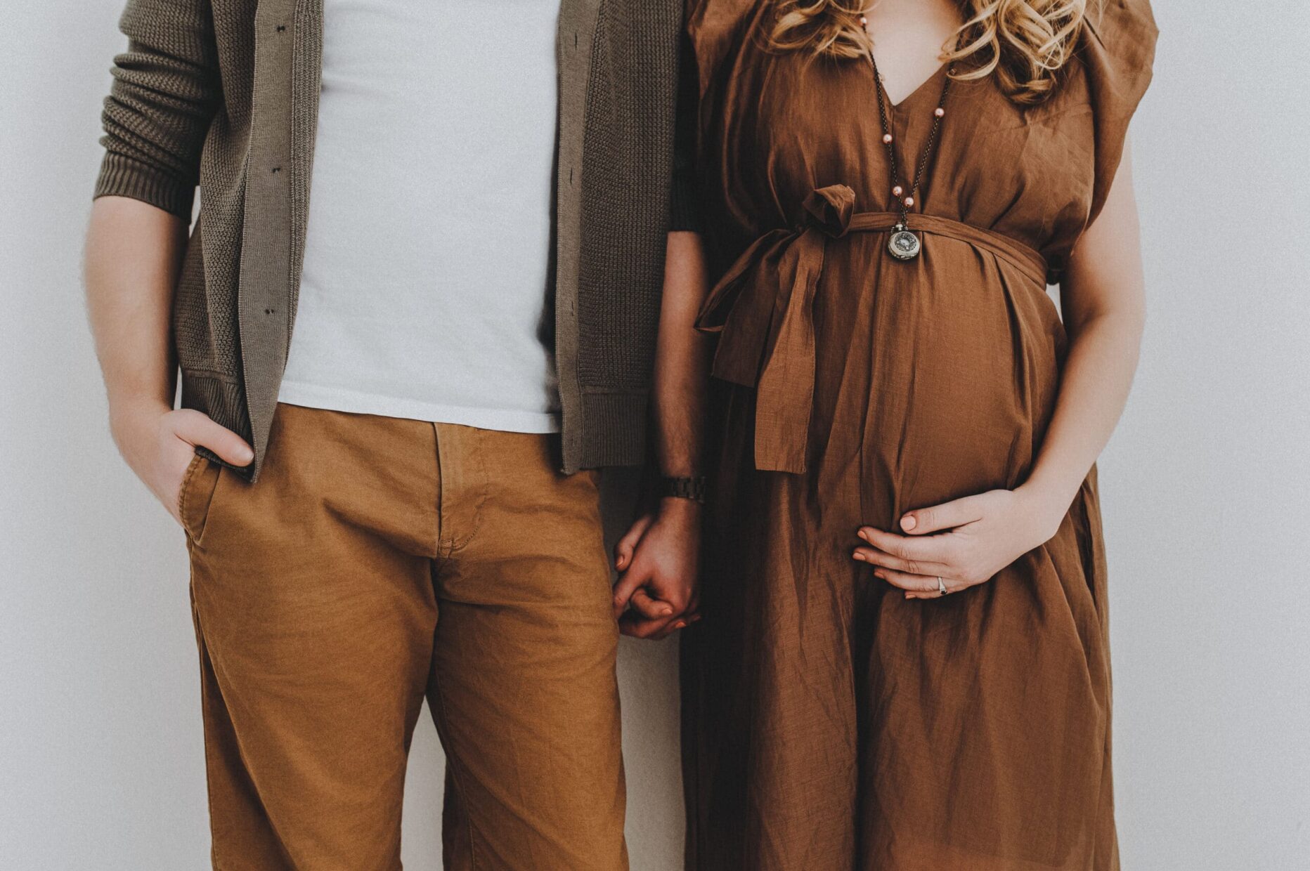 Těhotenské focení Praha – přirozené fotografie